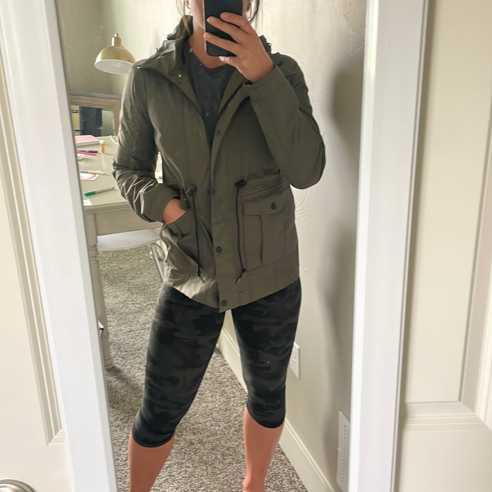 Women’s S The North Face Rain Jacket
